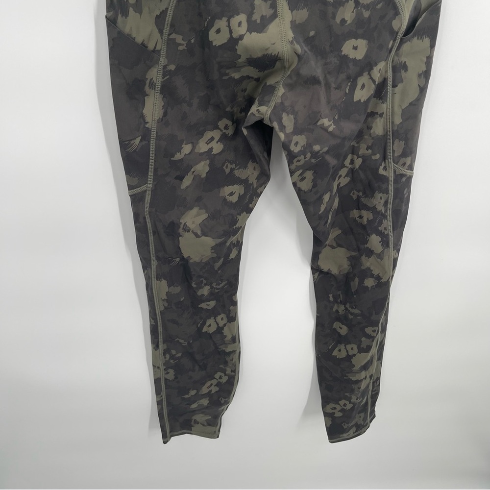 Vuori Women's Stride  Performance Side Pocket Legging VW429 Green camo Small - Picture 7 of 10
